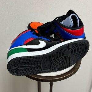 WMNS AIR JORDAN 1 MID SE, worn once, comes with box, size 9